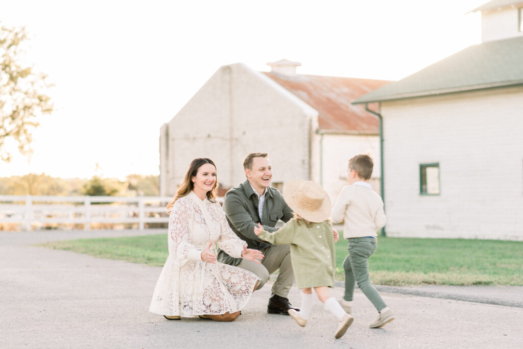 what to wear for fall family photos green and neutral outfit inspiration